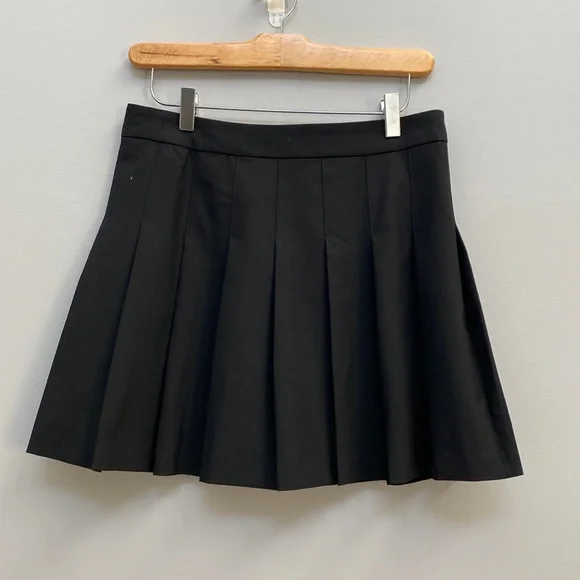 ❗️SOLD❗️Aritzia Sunday Best Olive Skirt Size 8 - Picture 4 of 8